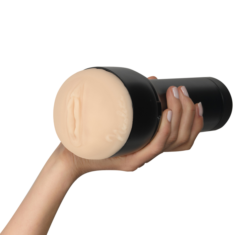 Feel Nicolette Shea Stroker by KIIROO: Un Tocco di Realtà